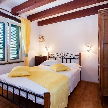 Bajici 11328 Villa *