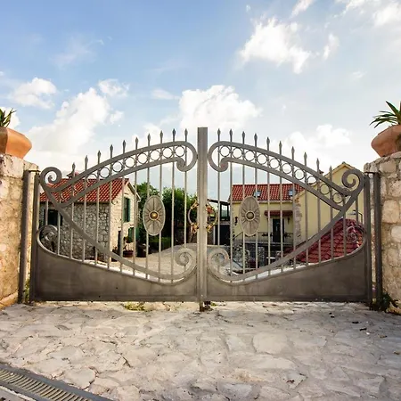 Villa Bajici 11328 Grabovac (Split-Dalmatia)