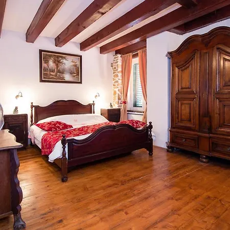 Villa Bajici 11328 Grabovac (Split-Dalmatia)